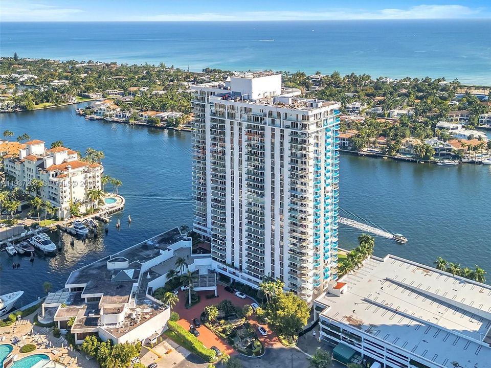 For Sale: $1,050,000 (3 beds, 2 baths, 1887 Square Feet)