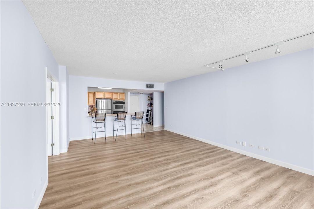 待售: $3,400,000 (3 贝兹, 2 浴室, 1860 平方英尺)