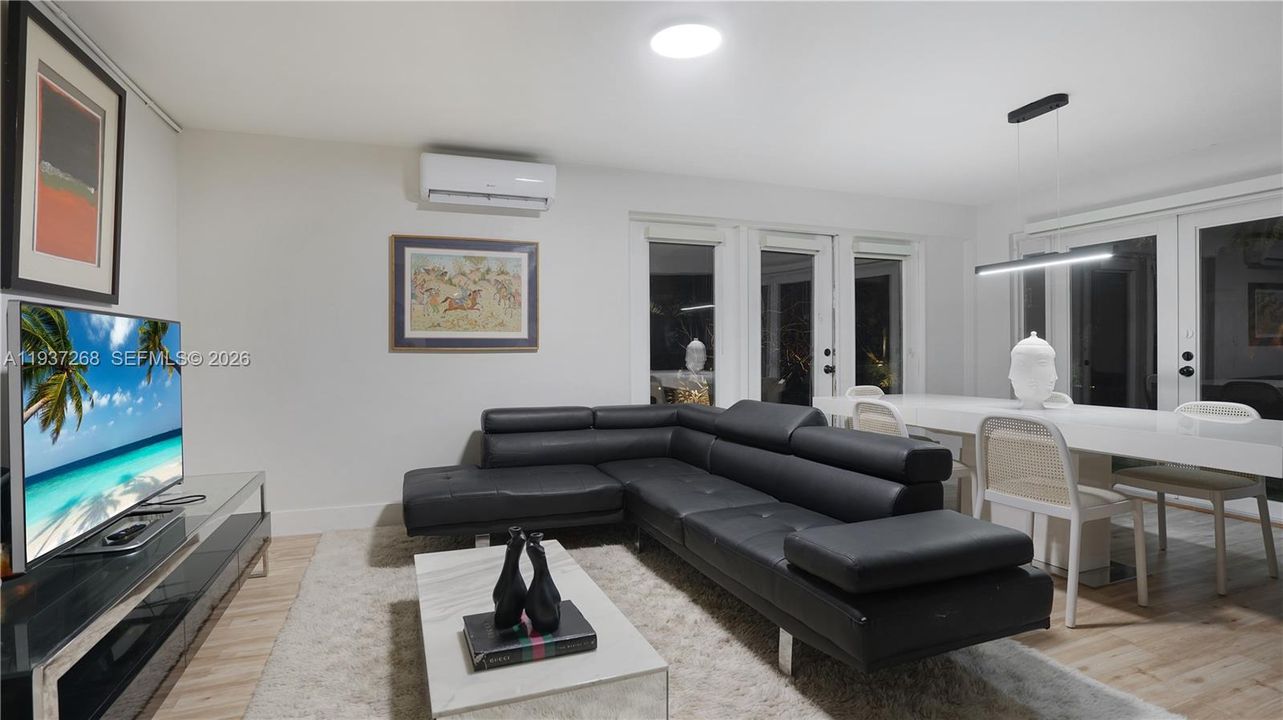 出租: $2,125 (1 贝兹, 1 浴室, 700 平方英尺)