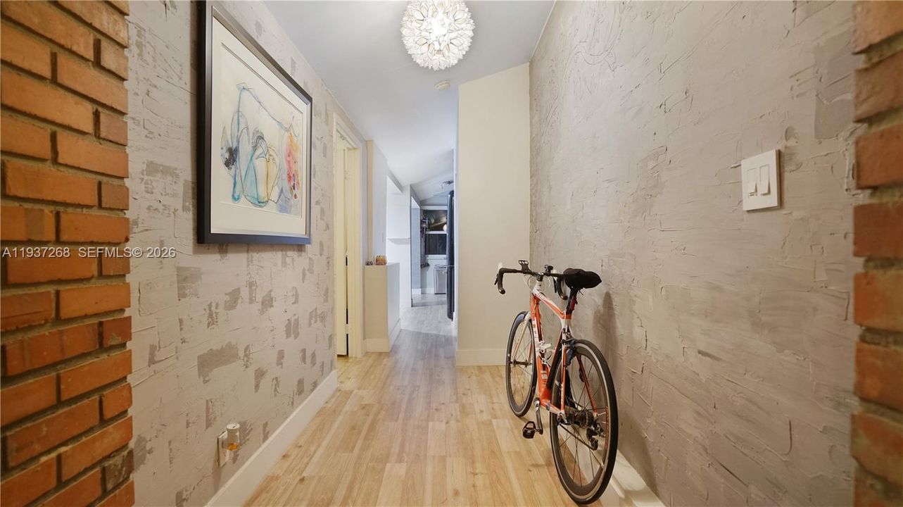 出租: $2,125 (1 贝兹, 1 浴室, 700 平方英尺)