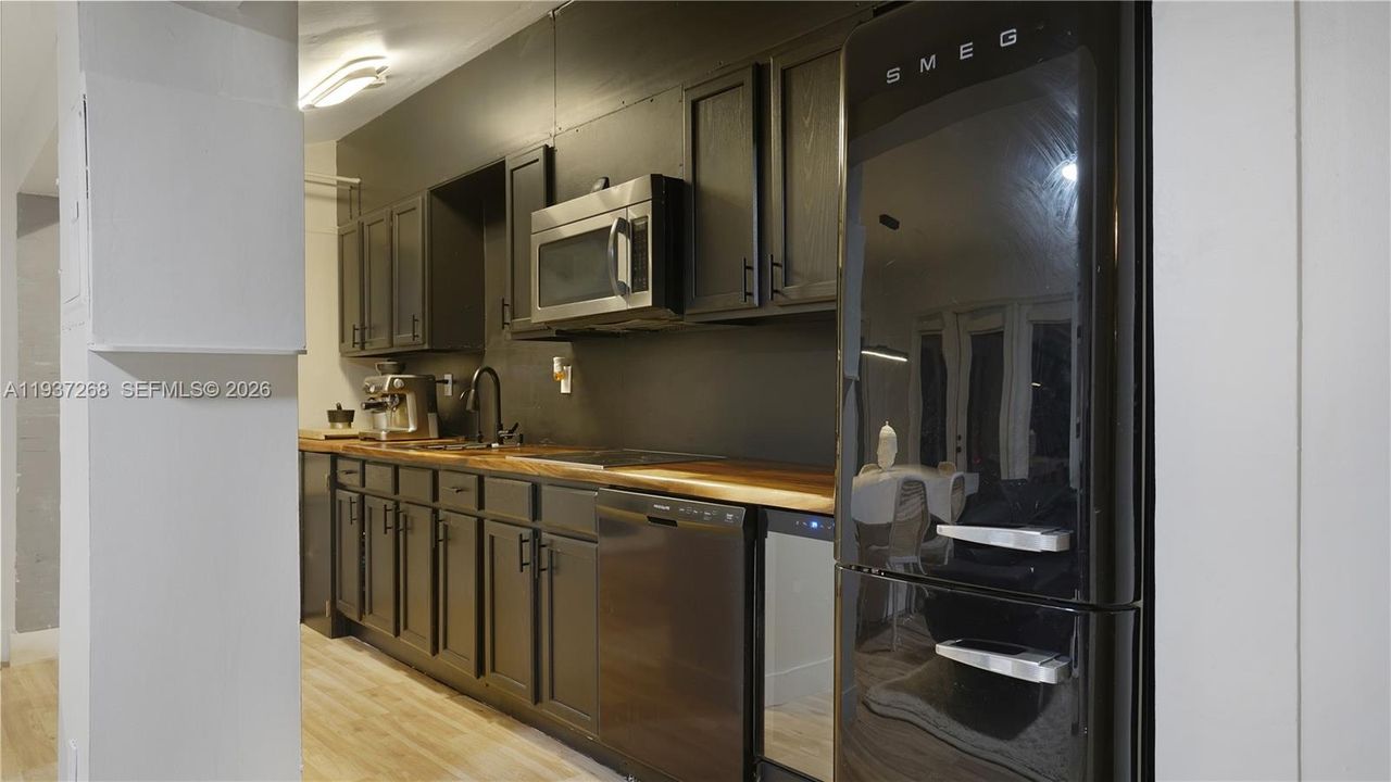 出租: $2,125 (1 贝兹, 1 浴室, 700 平方英尺)