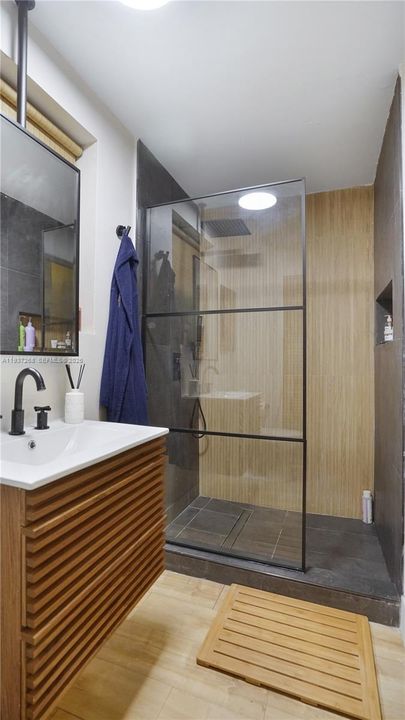 出租: $2,125 (1 贝兹, 1 浴室, 700 平方英尺)