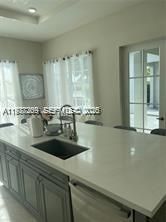 В аренду: $10,800 (6 спален, 3 ванн, 3810 Квадратных фут)