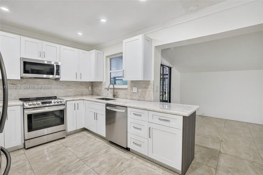 出租: $4,650 (3 贝兹, 2 浴室, 1784 平方英尺)