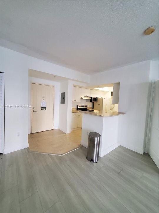 出租: $2,400 (2 贝兹, 2 浴室, 923 平方英尺)