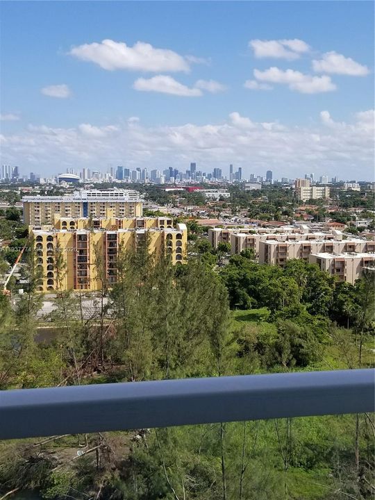 出租: $2,400 (2 贝兹, 2 浴室, 923 平方英尺)