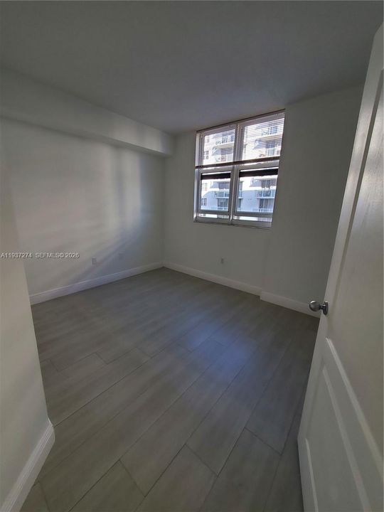 出租: $2,400 (2 贝兹, 2 浴室, 923 平方英尺)