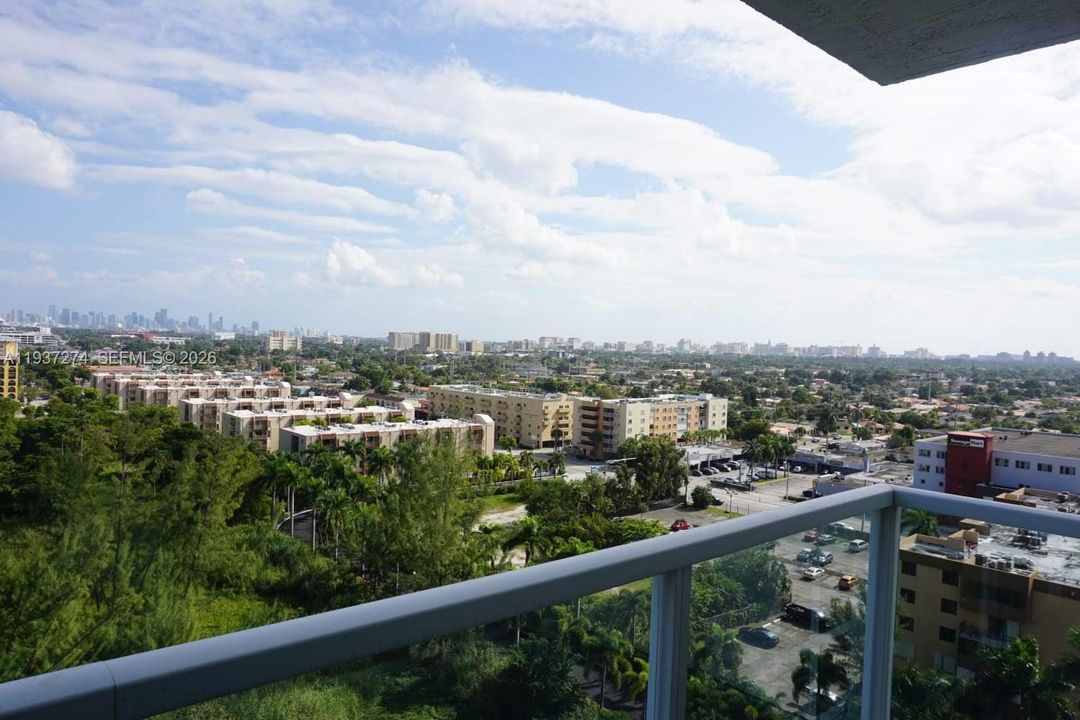 出租: $2,400 (2 贝兹, 2 浴室, 923 平方英尺)