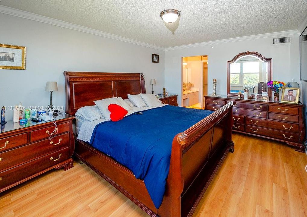 For Sale: $255,000 (2 beds, 2 baths, 1370 Square Feet)