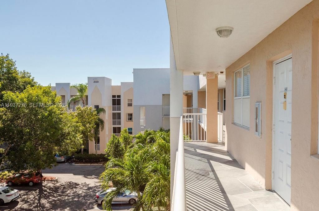 For Sale: $255,000 (2 beds, 2 baths, 1370 Square Feet)