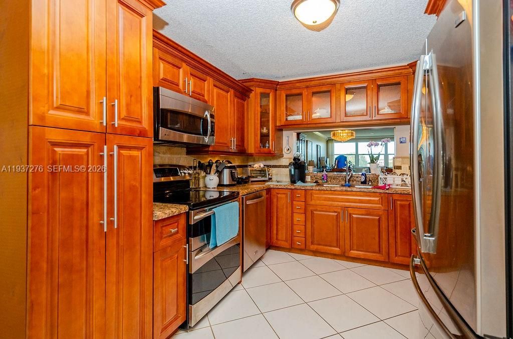 For Sale: $255,000 (2 beds, 2 baths, 1370 Square Feet)