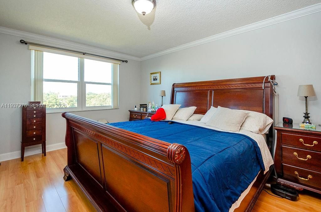 For Sale: $255,000 (2 beds, 2 baths, 1370 Square Feet)