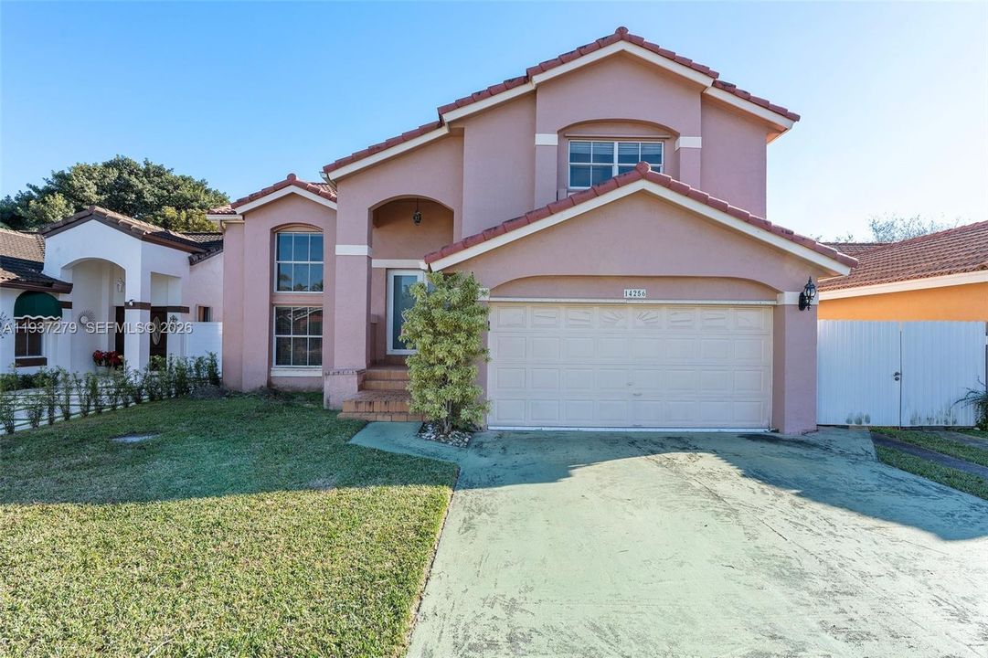 En Venta: $710,000 (4 camas, 3 baños, 2506 Pies cuadrados)