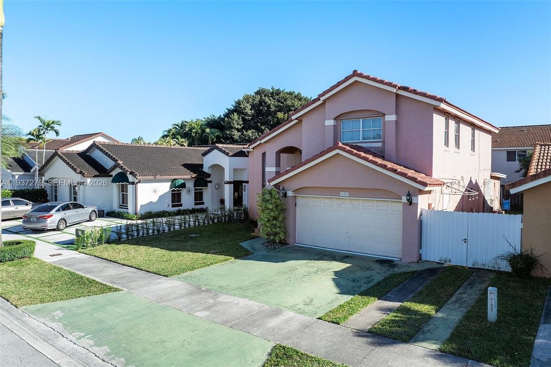 En Venta: $710,000 (4 camas, 3 baños, 2506 Pies cuadrados)