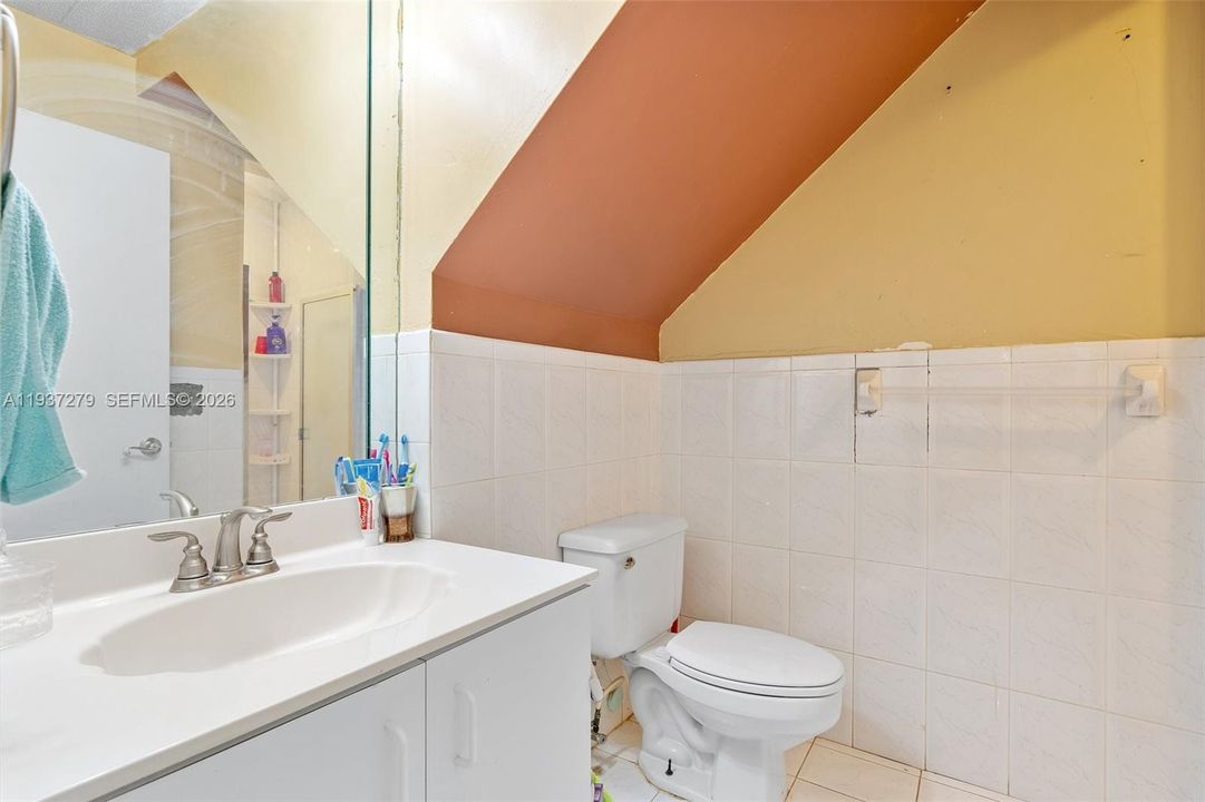 En Venta: $710,000 (4 camas, 3 baños, 2506 Pies cuadrados)