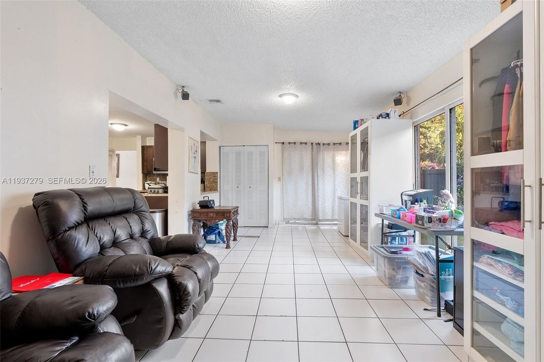 En Venta: $710,000 (4 camas, 3 baños, 2506 Pies cuadrados)