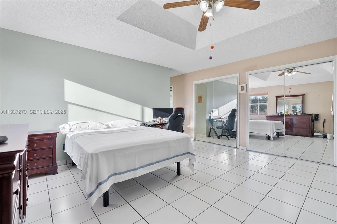 En Venta: $710,000 (4 camas, 3 baños, 2506 Pies cuadrados)