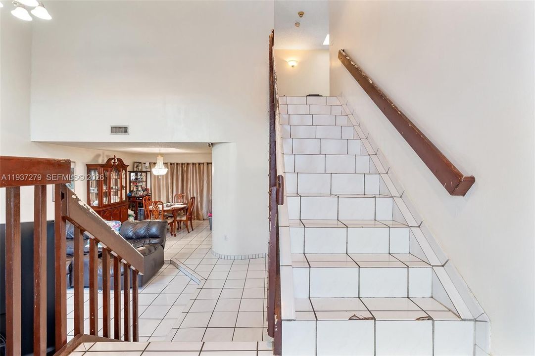 En Venta: $710,000 (4 camas, 3 baños, 2506 Pies cuadrados)