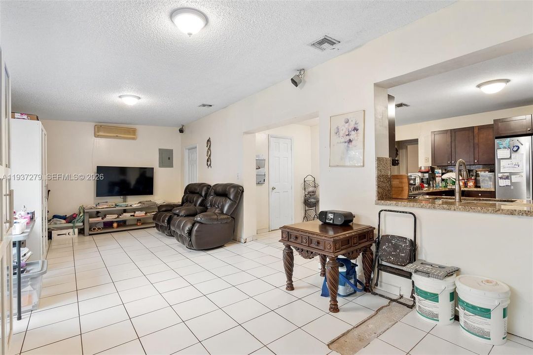 En Venta: $710,000 (4 camas, 3 baños, 2506 Pies cuadrados)