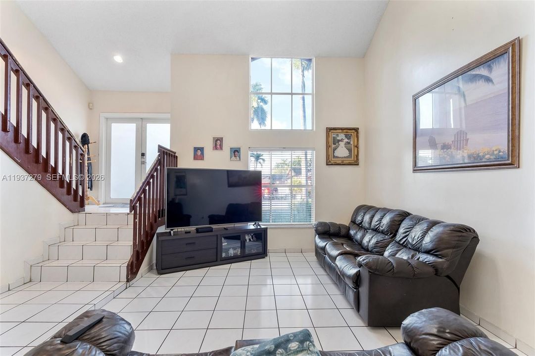 En Venta: $710,000 (4 camas, 3 baños, 2506 Pies cuadrados)