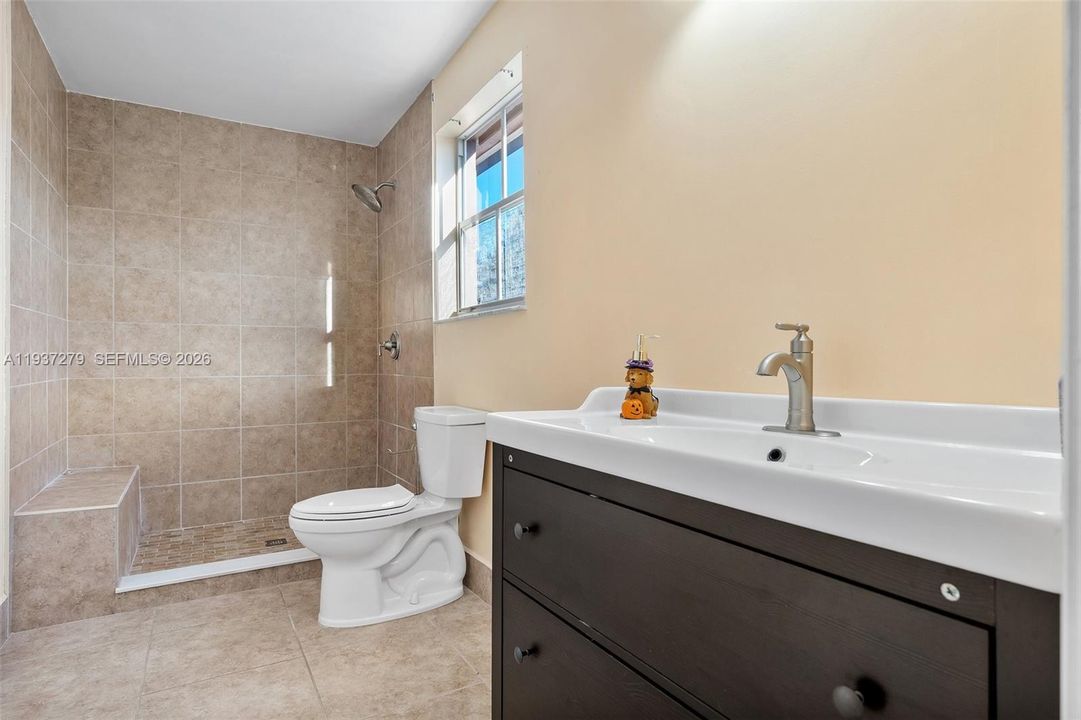 En Venta: $710,000 (4 camas, 3 baños, 2506 Pies cuadrados)