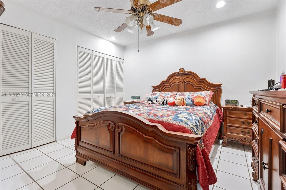 En Venta: $710,000 (4 camas, 3 baños, 2506 Pies cuadrados)