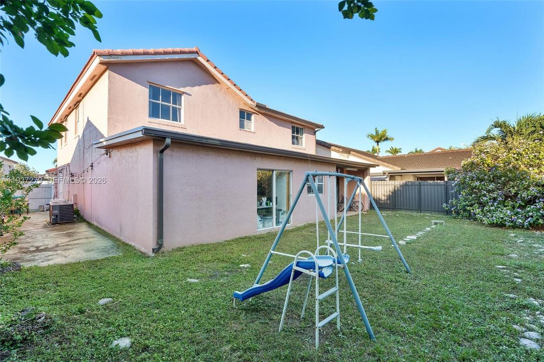 En Venta: $710,000 (4 camas, 3 baños, 2506 Pies cuadrados)