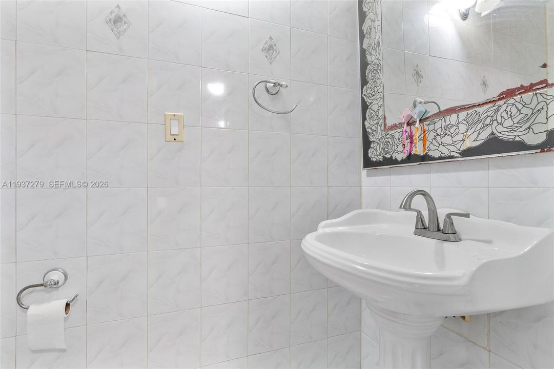 En Venta: $710,000 (4 camas, 3 baños, 2506 Pies cuadrados)