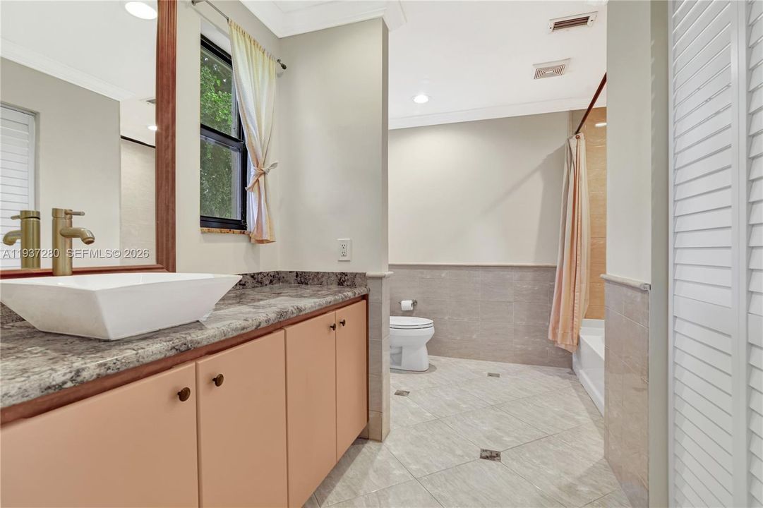 En Venta: $474,990 (2 camas, 2 baños, 1588 Pies cuadrados)