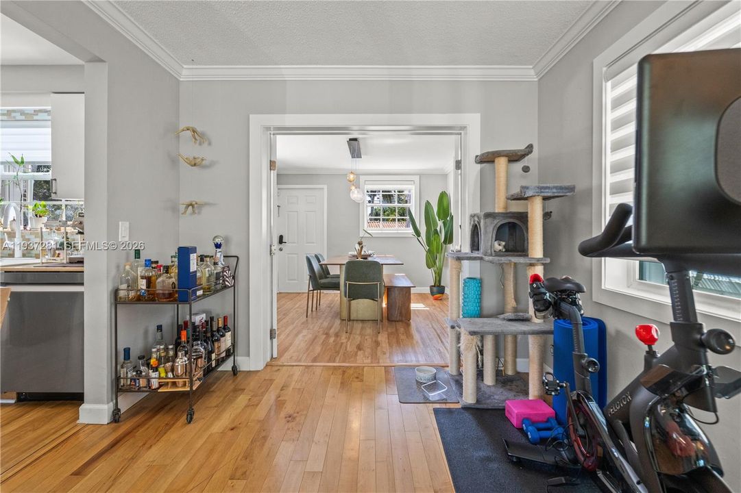 For Sale: $749,000 (4 beds, 2 baths, 1926 Square Feet)