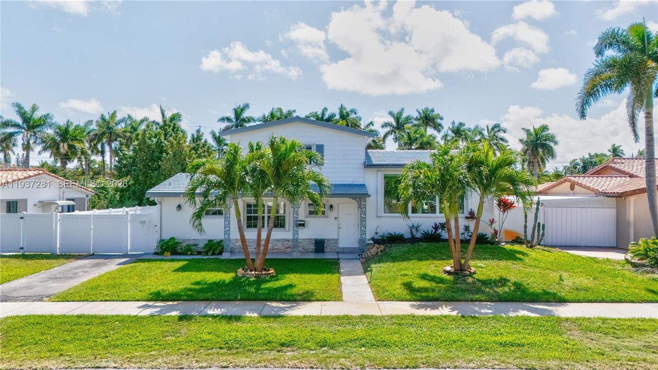 For Sale: $749,000 (4 beds, 2 baths, 1926 Square Feet)