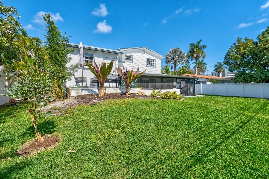 For Sale: $749,000 (4 beds, 2 baths, 1926 Square Feet)