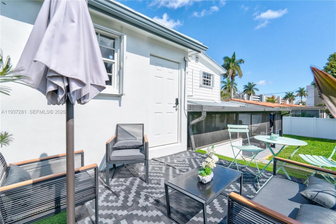 For Sale: $749,000 (4 beds, 2 baths, 1926 Square Feet)