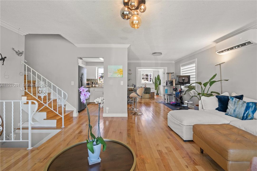 For Sale: $749,000 (4 beds, 2 baths, 1926 Square Feet)