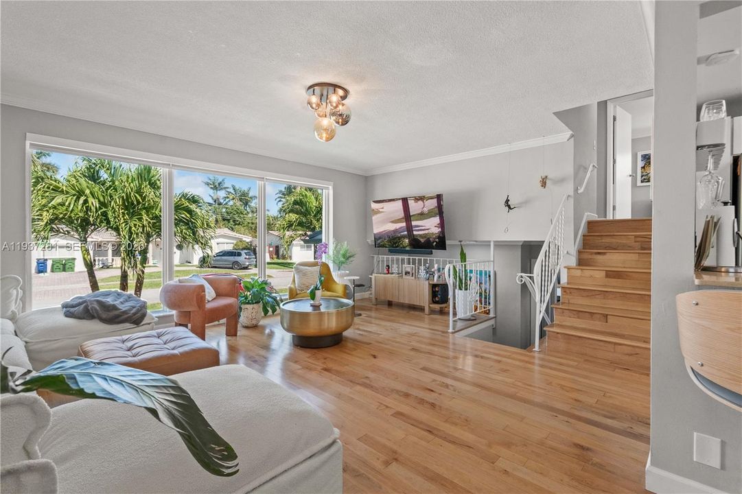 For Sale: $749,000 (4 beds, 2 baths, 1926 Square Feet)