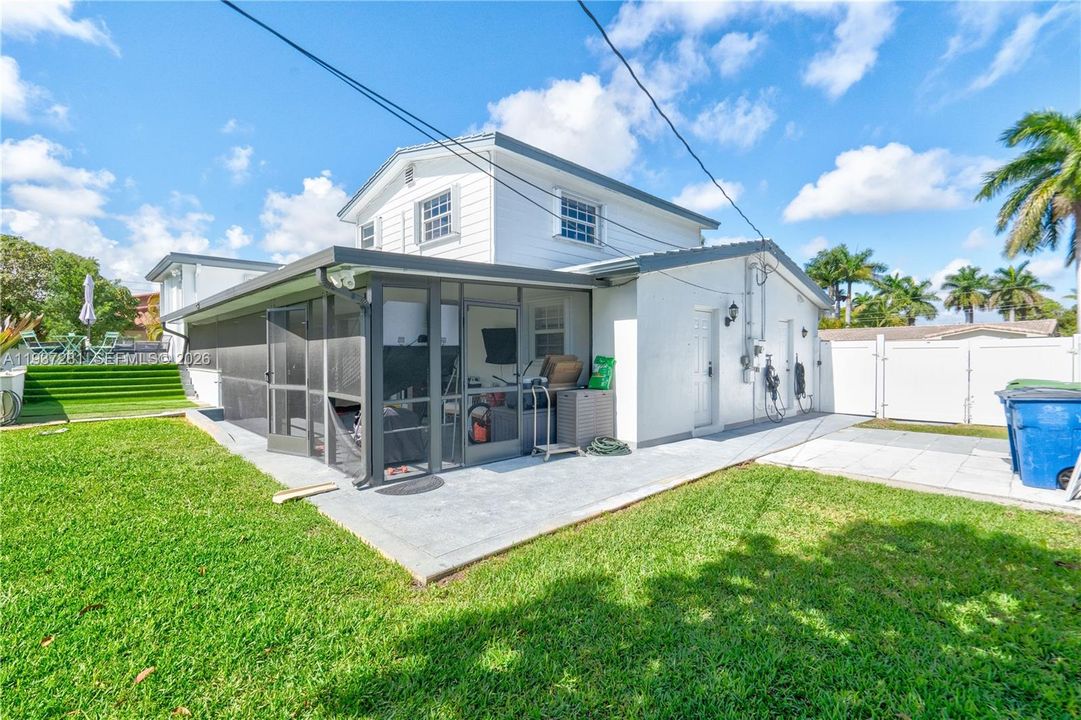 For Sale: $749,000 (4 beds, 2 baths, 1926 Square Feet)