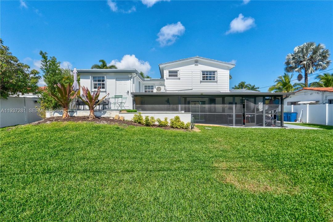 For Sale: $749,000 (4 beds, 2 baths, 1926 Square Feet)