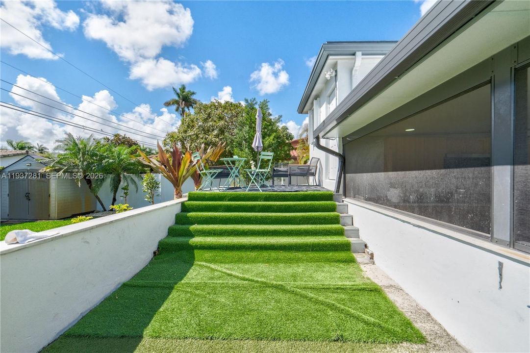 For Sale: $749,000 (4 beds, 2 baths, 1926 Square Feet)