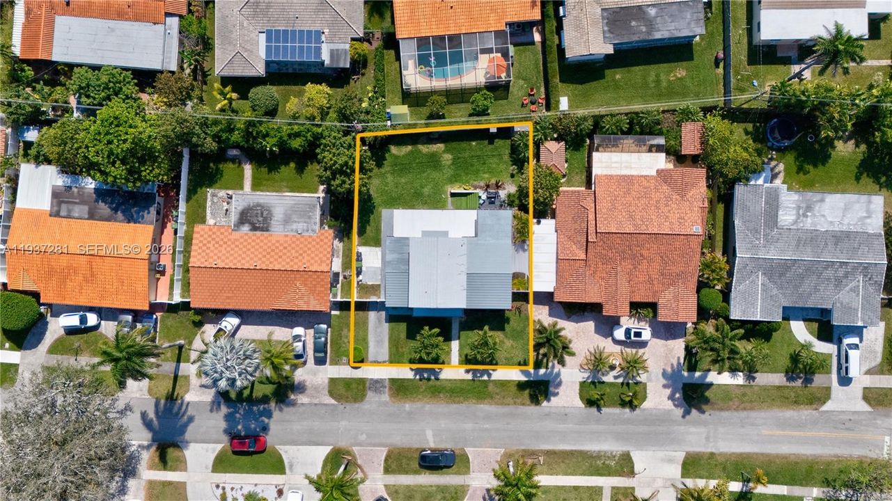 For Sale: $749,000 (4 beds, 2 baths, 1926 Square Feet)