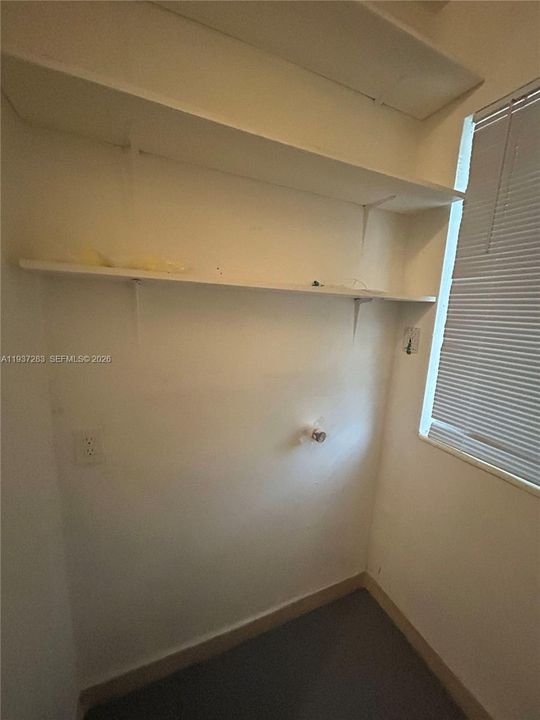 出租: $1,895 (2 贝兹, 1 浴室, 2090 平方英尺)