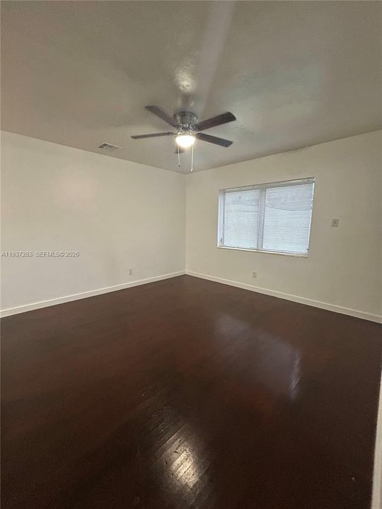 出租: $1,895 (2 贝兹, 1 浴室, 2090 平方英尺)