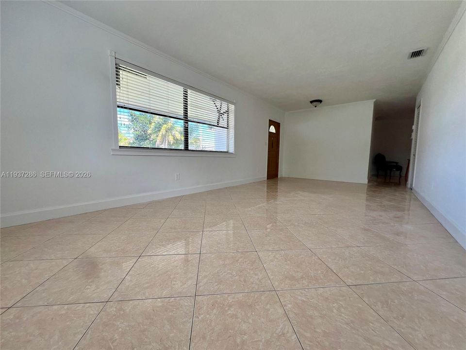 For Rent: $3,500 (3 beds, 2 baths, 2117 Square Feet)