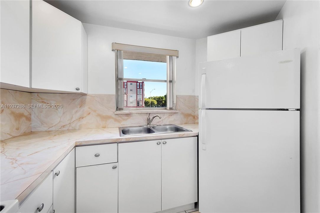 For Rent: $2,000 (2 beds, 2 baths, 1096 Square Feet)