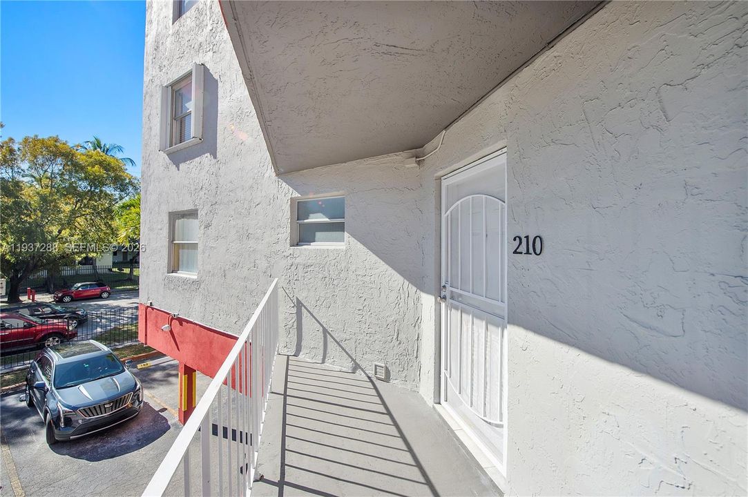 For Rent: $2,000 (2 beds, 2 baths, 1096 Square Feet)