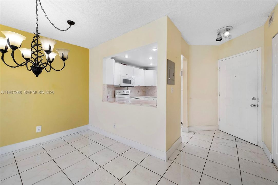 For Rent: $2,000 (2 beds, 2 baths, 1096 Square Feet)