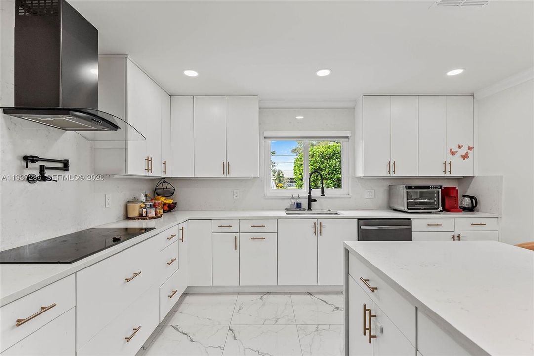 На продажу: $649,000 (5 спален, 4 ванн, 0 Квадратных фут)