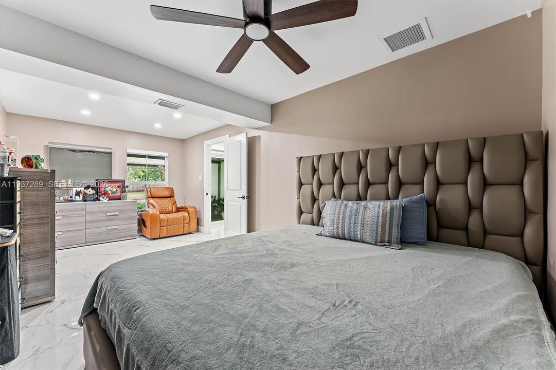 На продажу: $649,000 (5 спален, 4 ванн, 0 Квадратных фут)