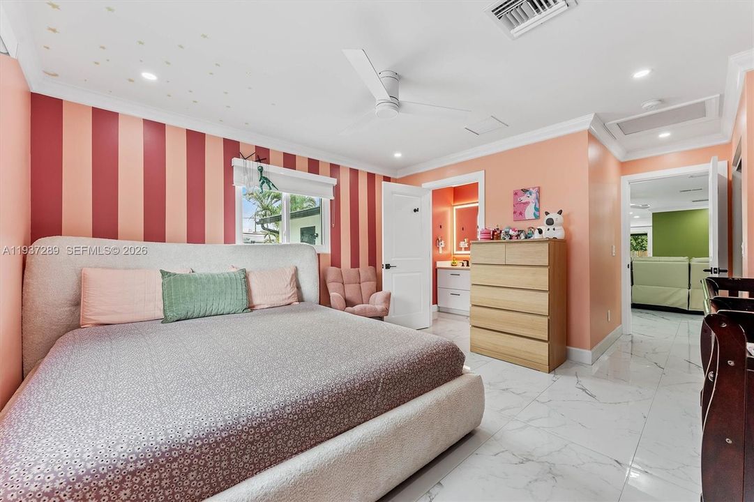 На продажу: $649,000 (5 спален, 4 ванн, 0 Квадратных фут)