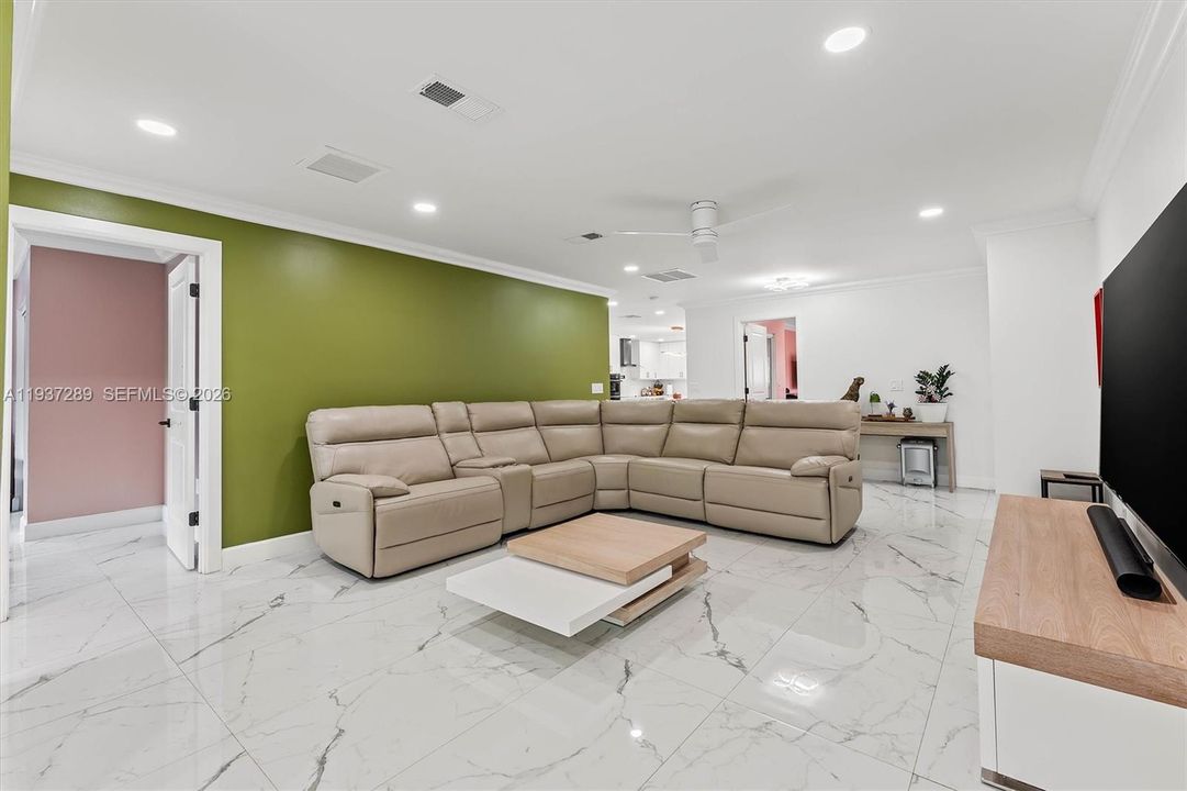 На продажу: $649,000 (5 спален, 4 ванн, 0 Квадратных фут)