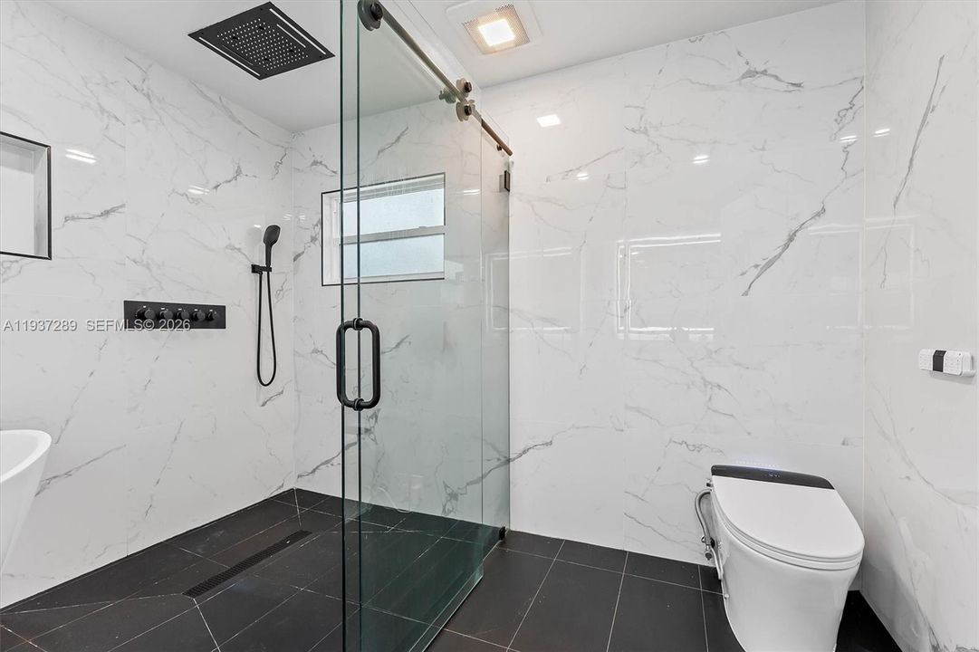 На продажу: $649,000 (5 спален, 4 ванн, 0 Квадратных фут)